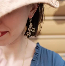 Boucles d'Oreilles Corail Dorées