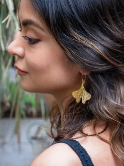 Boucles d'Oreilles Petite Feuille de Ginkgo Dorées