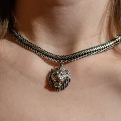 Choker Lion