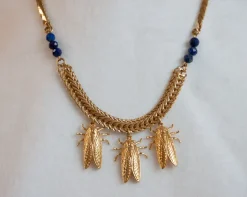 Collier Petite Cigale Cica doré et Lapis